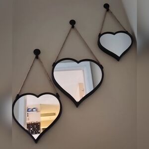 Heart-Shaped Black Wall Mirror Set